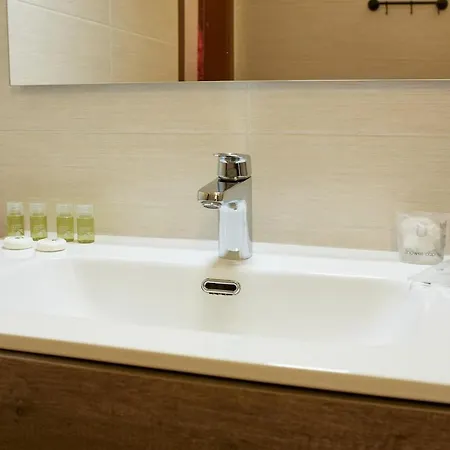 2 Bedroom On The Appartamento Côme